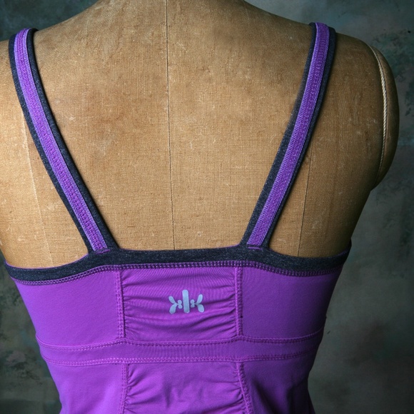 Kyodan Workout Top Elastic Hem Ruched Back V-neck - Picture 7 of 11